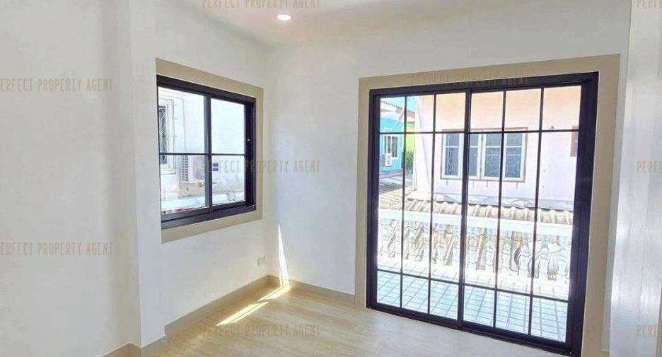 For sale 3 bedrooms townhouse in Sai Noi, Nonthaburi
