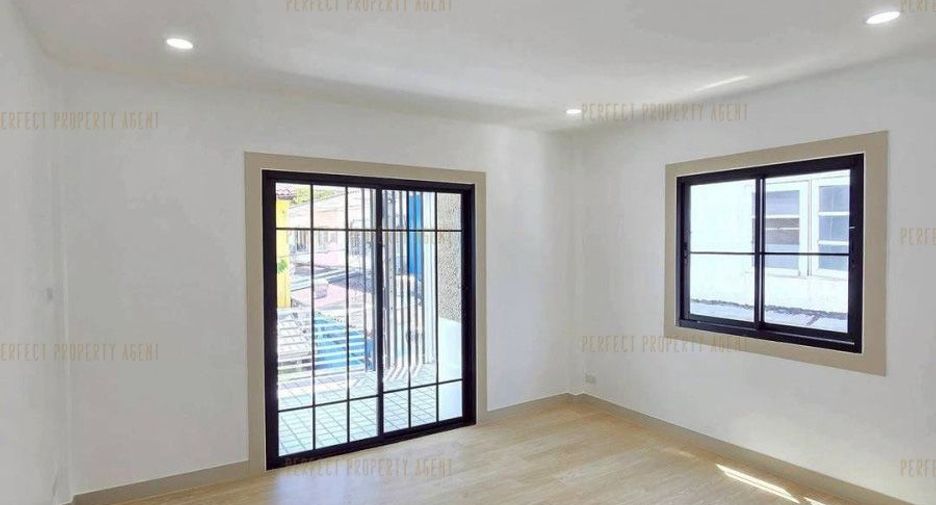 For sale 3 bedrooms townhouse in Sai Noi, Nonthaburi