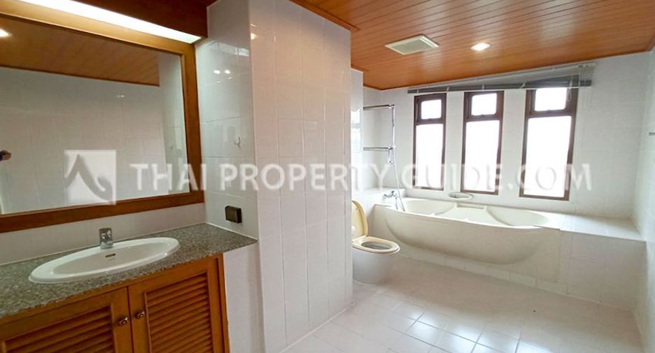 For rent 4 bedrooms condo in Pak Kret, Nonthaburi
