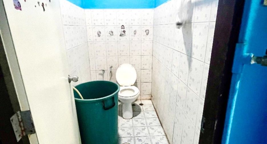 Casa adosada en venta de 2 habitaciones en Phra Samut Chedi, Samut Prakan
