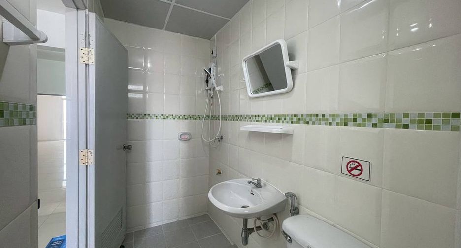 For sale 2 bedrooms townhouse in Mueang Chiang Mai, Chiang Mai