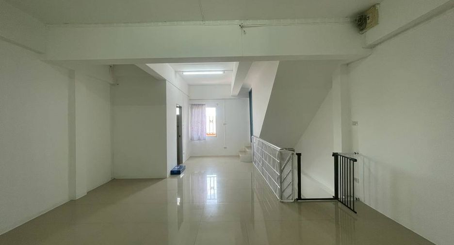 For sale 2 bedrooms townhouse in Mueang Chiang Mai, Chiang Mai