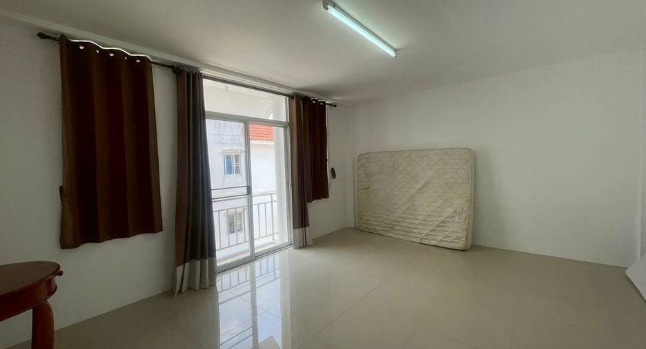 For sale 2 bedrooms townhouse in Mueang Chiang Mai, Chiang Mai