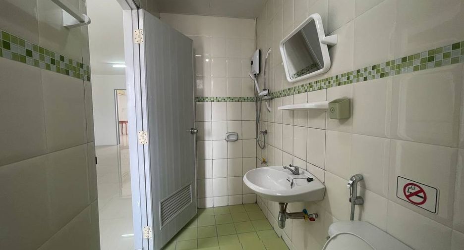 For sale 2 bedrooms townhouse in Mueang Chiang Mai, Chiang Mai
