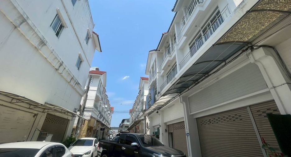 For sale 2 bedrooms townhouse in Mueang Chiang Mai, Chiang Mai