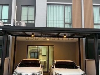 Casa adosada en alquiler de 3 habitaciones en Bang Phli, Samut Prakan