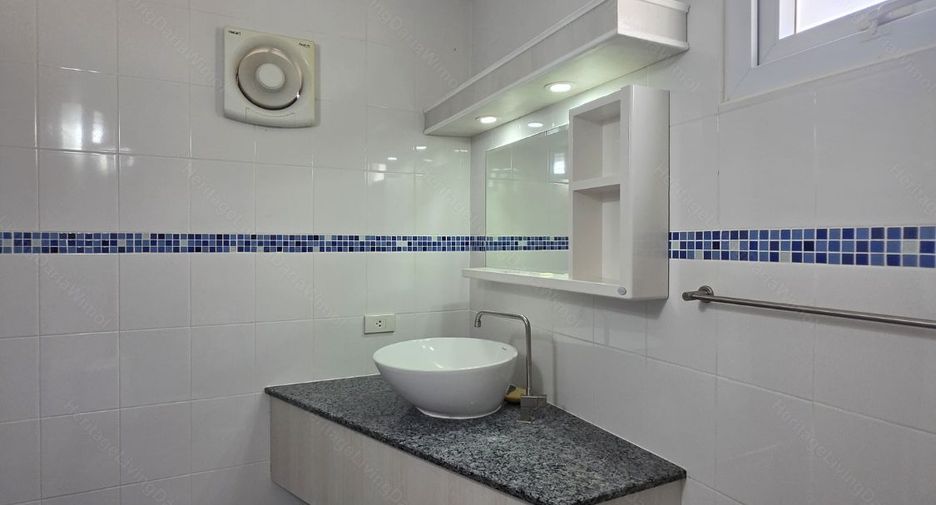 For rent and for sale 3 bedrooms villa in Huay Yai, Pattaya