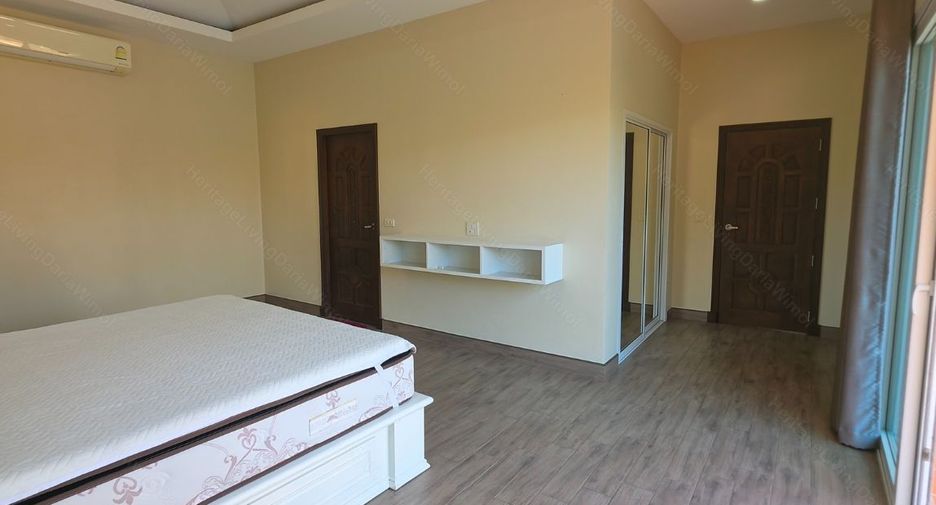 For rent and for sale 3 bedrooms villa in Huay Yai, Pattaya