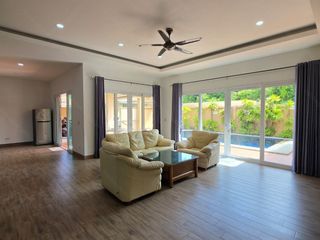 Villa zur Miete und zum Kauf mit 3 Zimmer in Bang Lamung, Chonburi