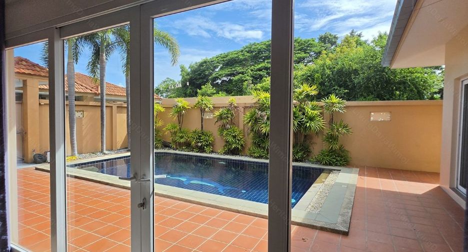For rent and for sale 3 bedrooms villa in Huay Yai, Pattaya