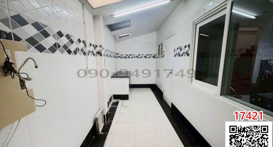 For rent 3 bedrooms townhouse in Bueng Kum, Bangkok