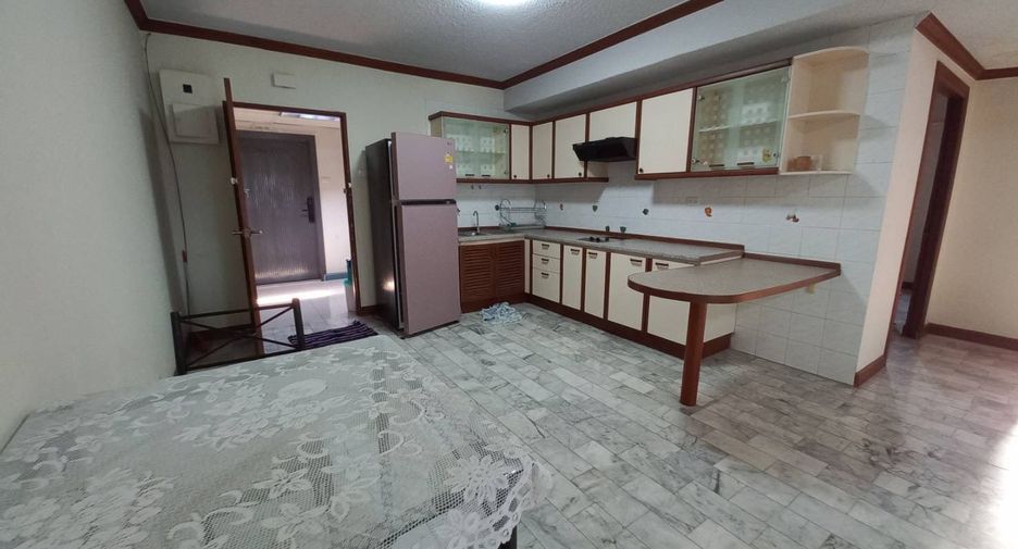 À louer 2 chambres condo à Huai Khwang, Bangkok
