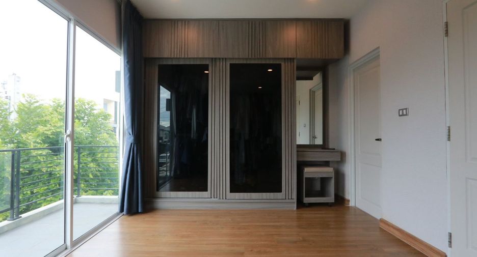 For sale 4 bedrooms house in Lat Krabang, Bangkok