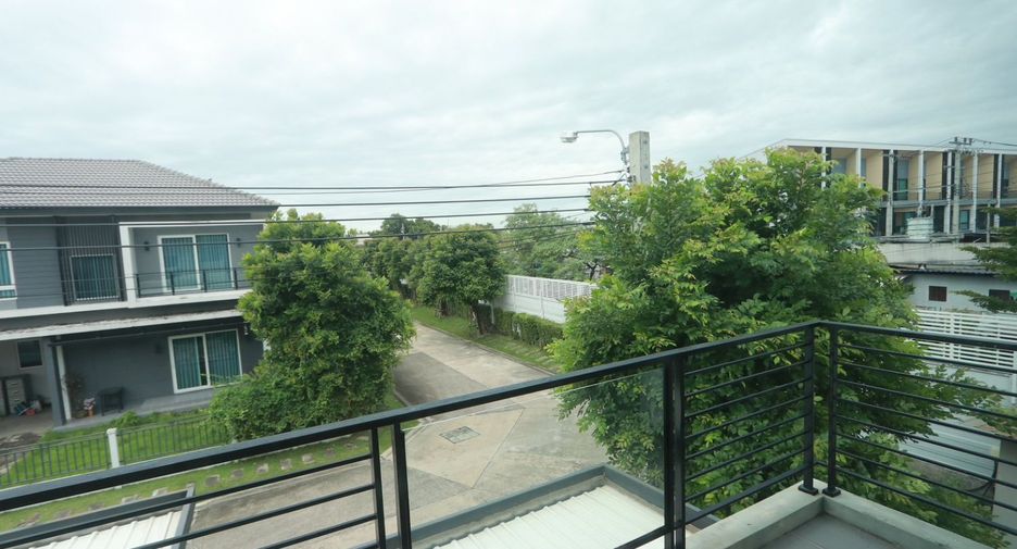 For sale 4 bedrooms house in Lat Krabang, Bangkok