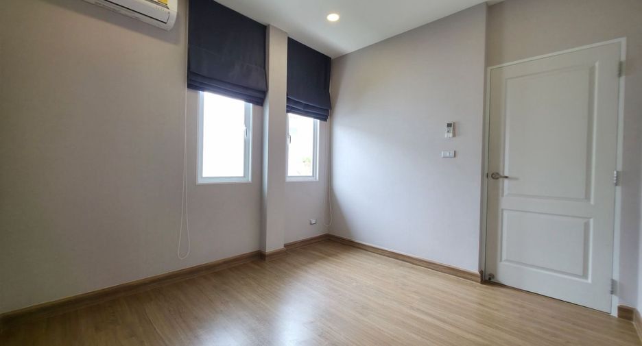For sale 4 bedrooms house in Lat Krabang, Bangkok