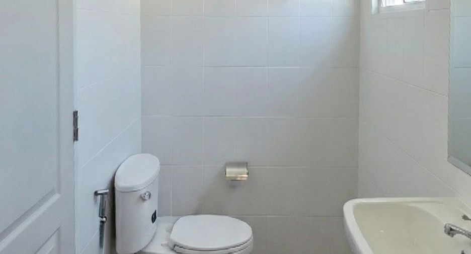 For sale 4 bedrooms house in Lat Krabang, Bangkok