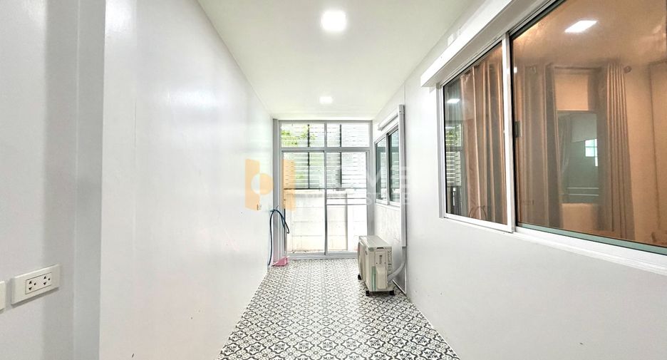 For sale 4 bedrooms house in Pak Kret, Nonthaburi