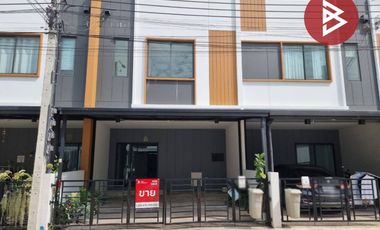 Casa adosada en venta de 3 habitaciones en Bang Sao Thong, Samut Prakan
