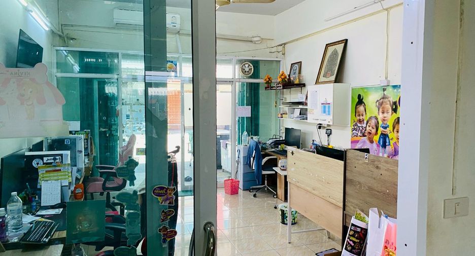 For sale 10 bedrooms retail Space in Chom Thong, Bangkok