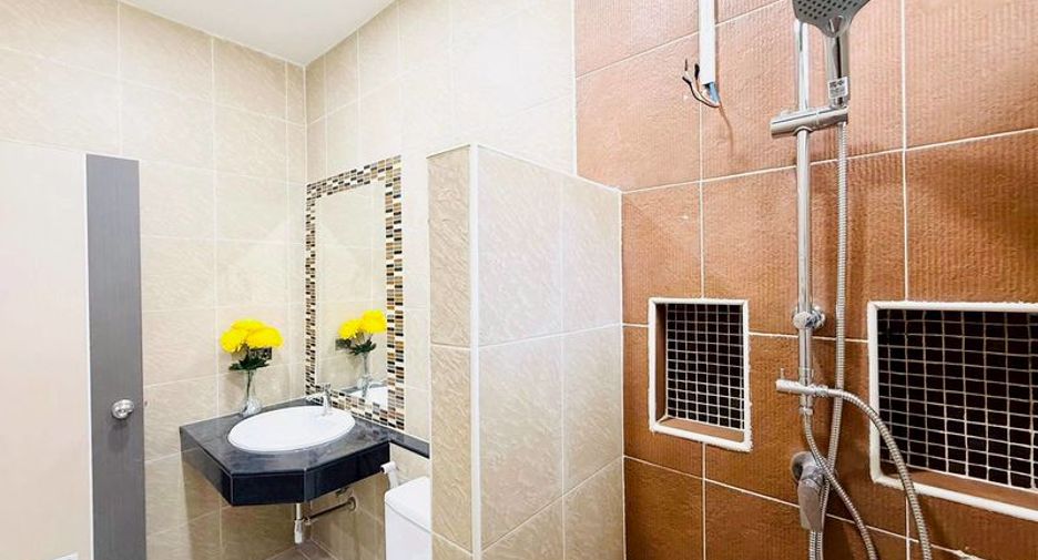 À vendre 2 chambres maison à Si Racha, Chonburi