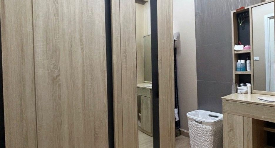 For sale 3 bedrooms townhouse in Mueang Samut Prakan, Samut Prakan