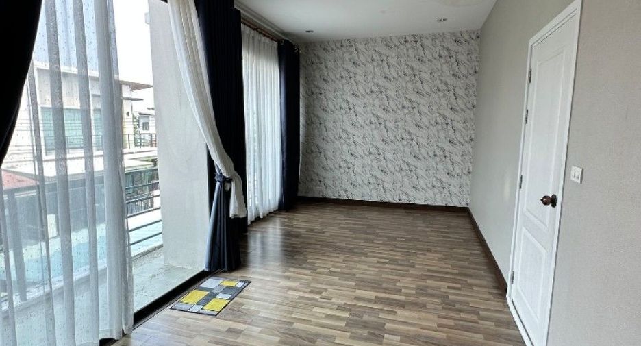 For sale 3 bedrooms house in Mueang Samut Prakan, Samut Prakan