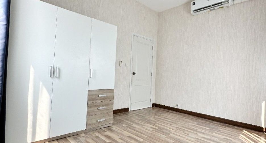 For sale 3 bedrooms house in Mueang Samut Prakan, Samut Prakan