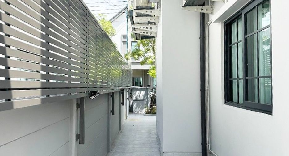 For sale 4 bedrooms house in Bang Phli, Samut Prakan