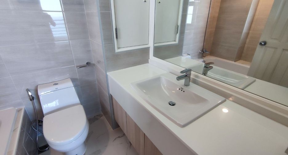 For rent 4 bedrooms condo in Pratumnak, Pattaya