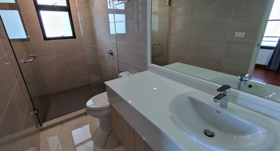 For rent 4 bedrooms condo in Pratumnak, Pattaya