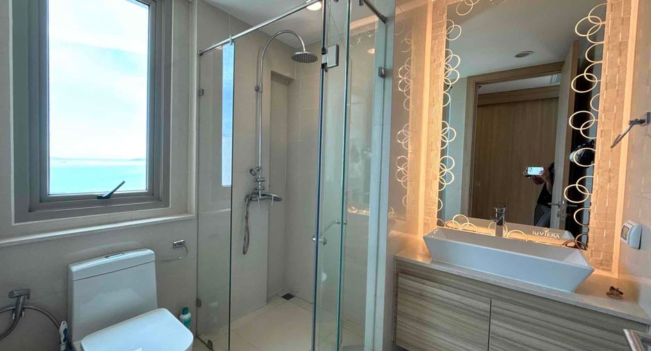 For rent 2 bedrooms condo in North Pattaya, Pattaya