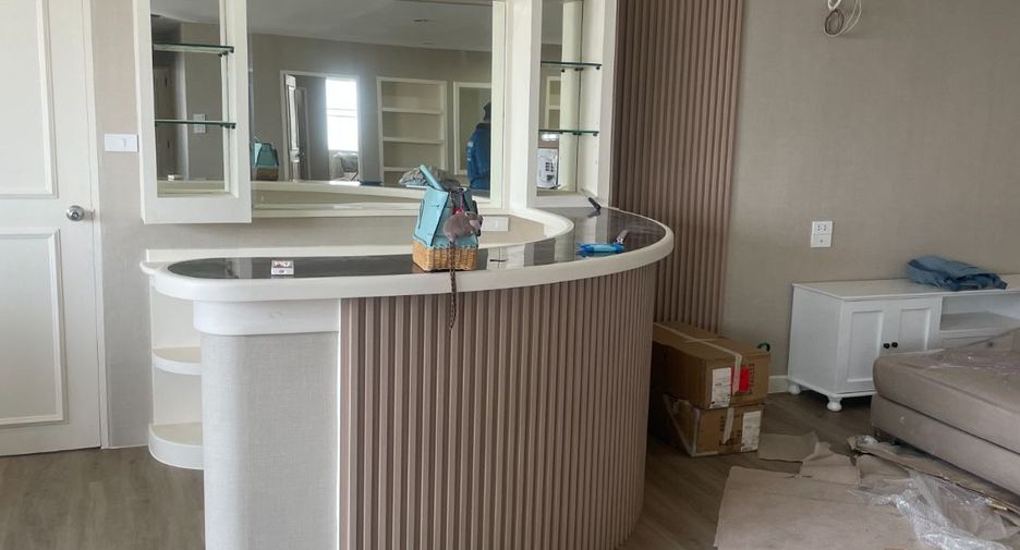 For rent 3 bedrooms condo in Watthana, Bangkok