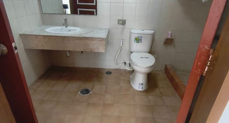 For rent 3 bedrooms condo in Watthana, Bangkok