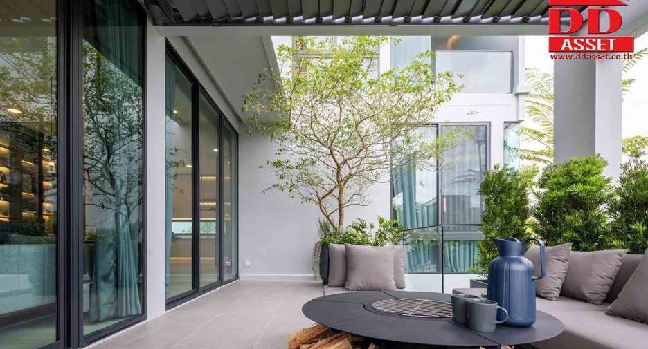 For rent and for sale 4 bedrooms townhouse in Saphan Sung, Bangkok