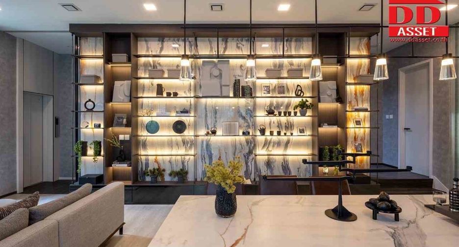For rent and for sale 4 bedrooms townhouse in Saphan Sung, Bangkok