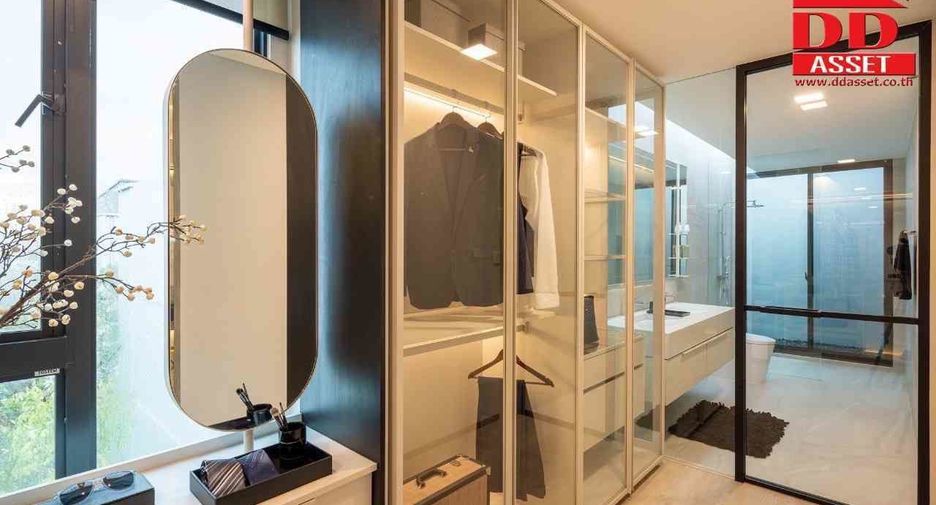 For rent and for sale 4 bedrooms townhouse in Saphan Sung, Bangkok