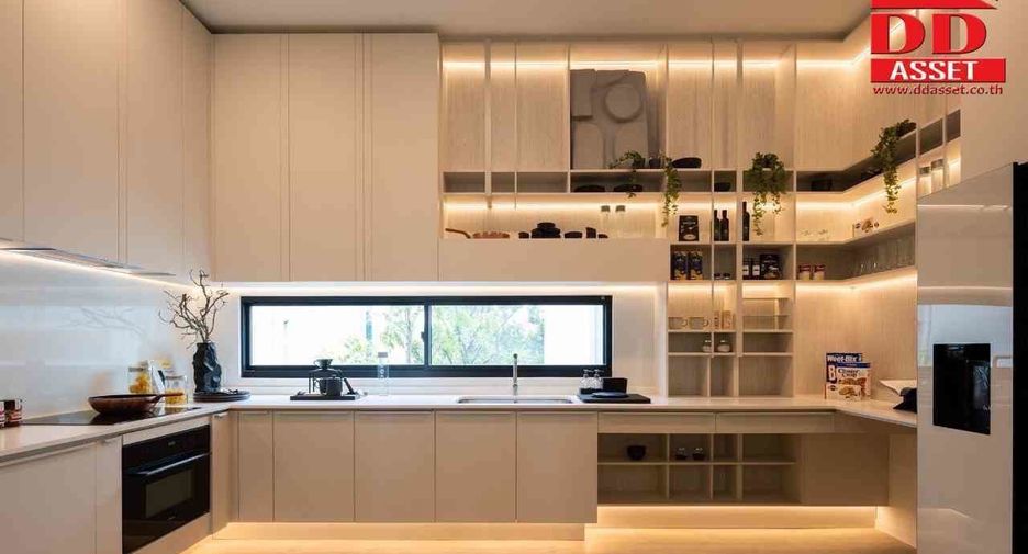 For rent and for sale 4 bedrooms townhouse in Saphan Sung, Bangkok