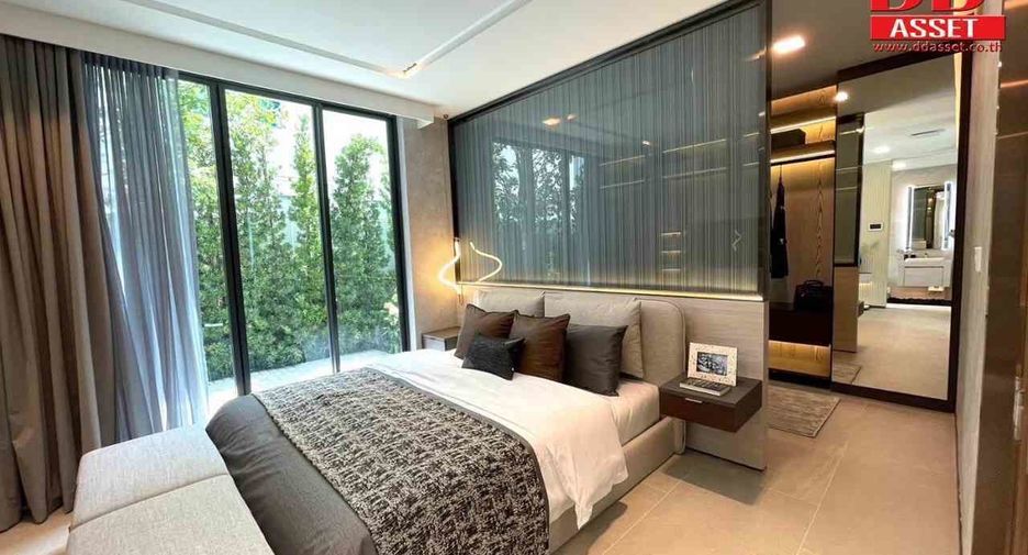 For rent and for sale 4 bedrooms townhouse in Saphan Sung, Bangkok