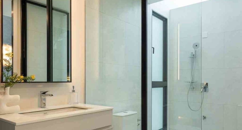 For rent and for sale 4 bedrooms townhouse in Saphan Sung, Bangkok