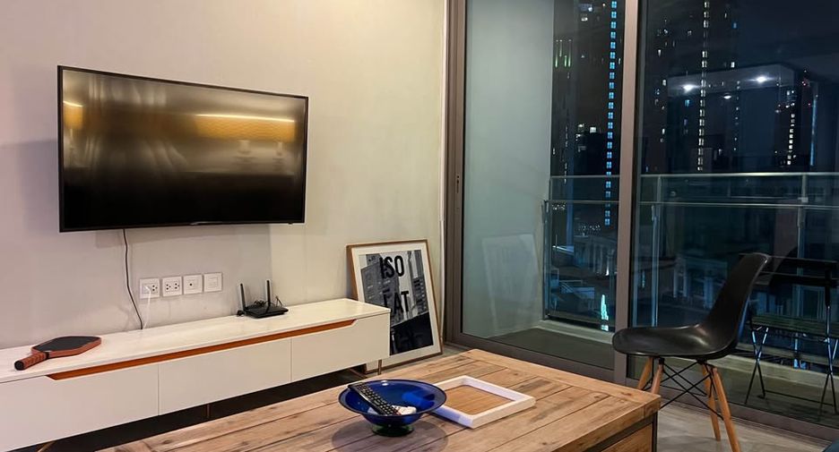 For rent 2 bedrooms condo in Khlong Toei, Bangkok