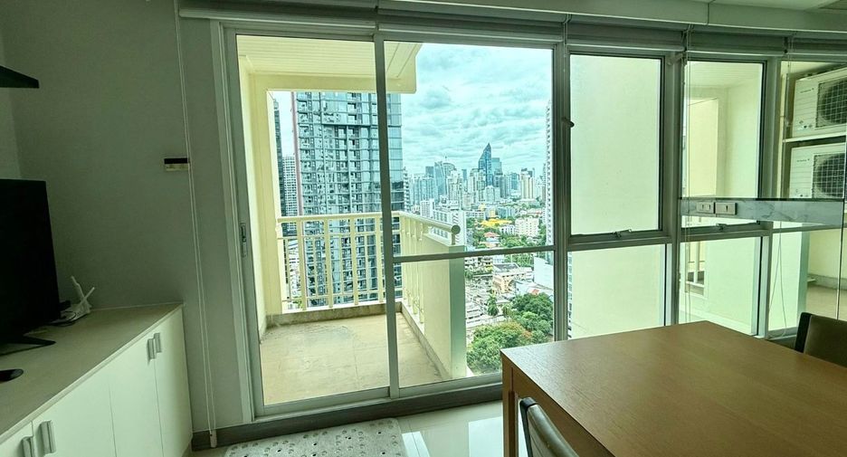 For rent 2 bedrooms condo in Watthana, Bangkok