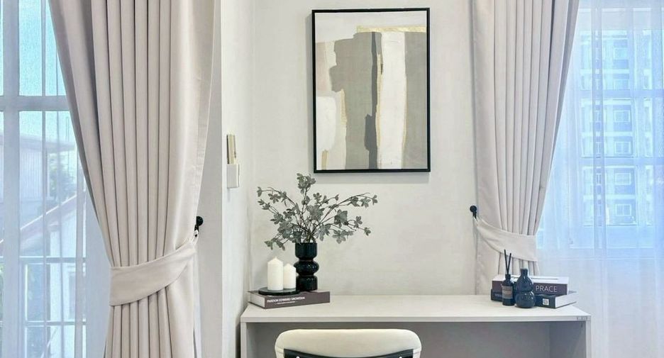For rent 4 ベッドルーム townhouse in Huai Khwang, Bangkok