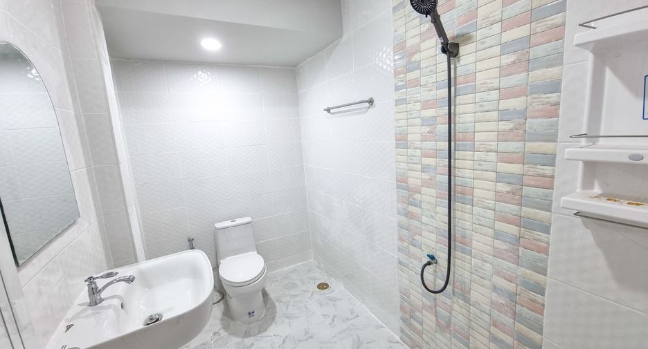 Casa en venta de 3 habitaciones en Si Racha, Chonburi