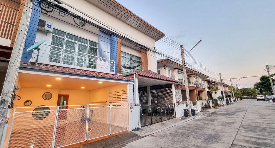 Casa adosada en venta de 3 habitaciones en Mueang Chon Buri, Chonburi