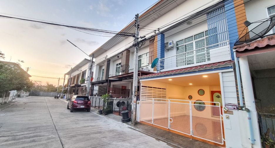Casa adosada en venta de 3 habitaciones en Mueang Chon Buri, Chonburi