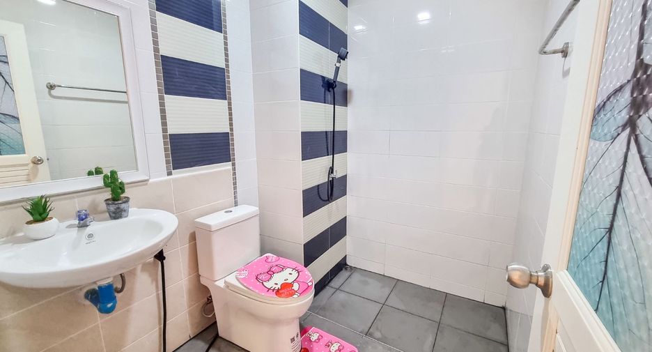 Casa adosada en venta de 3 habitaciones en Mueang Chon Buri, Chonburi