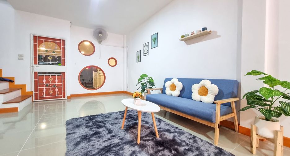 Casa adosada en venta de 3 habitaciones en Mueang Chon Buri, Chonburi