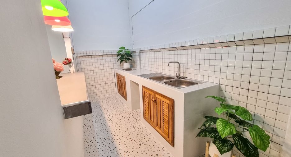 Casa adosada en venta de 3 habitaciones en Mueang Chon Buri, Chonburi