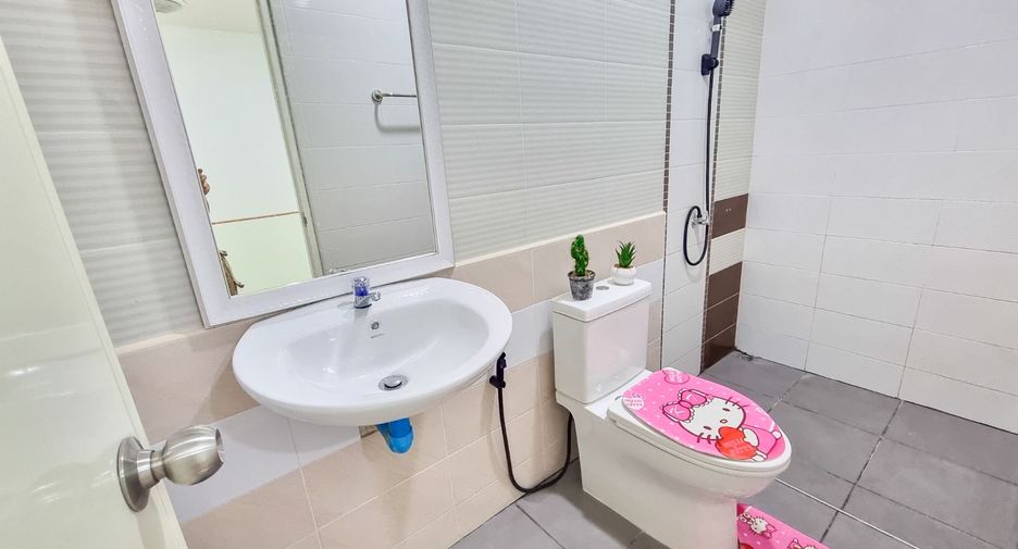 Casa adosada en venta de 3 habitaciones en Mueang Chon Buri, Chonburi