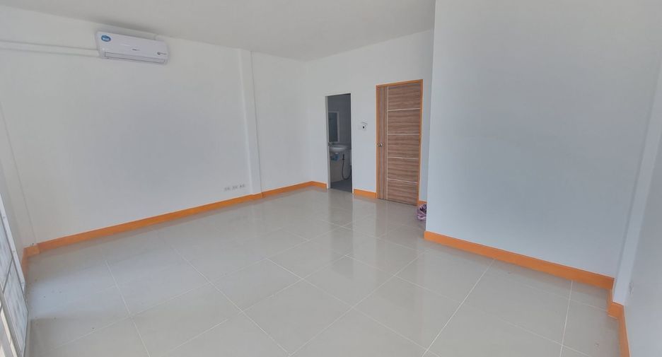 Casa adosada en venta de 3 habitaciones en Mueang Chon Buri, Chonburi
